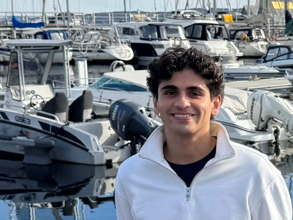 Zagros Nyseth, gründer av Sjølappen, i småbåthavna i Tønsberg